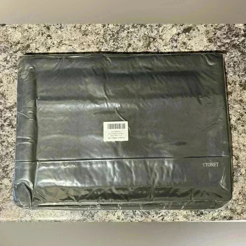 New In Package YTONET 17in Black Laptop Sleeve Carrying Case
